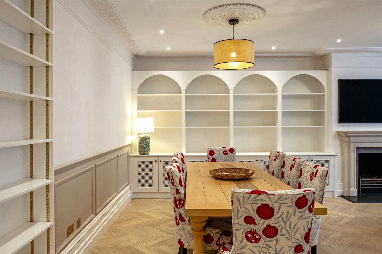 Flat Cornwall Gardens in Greater London