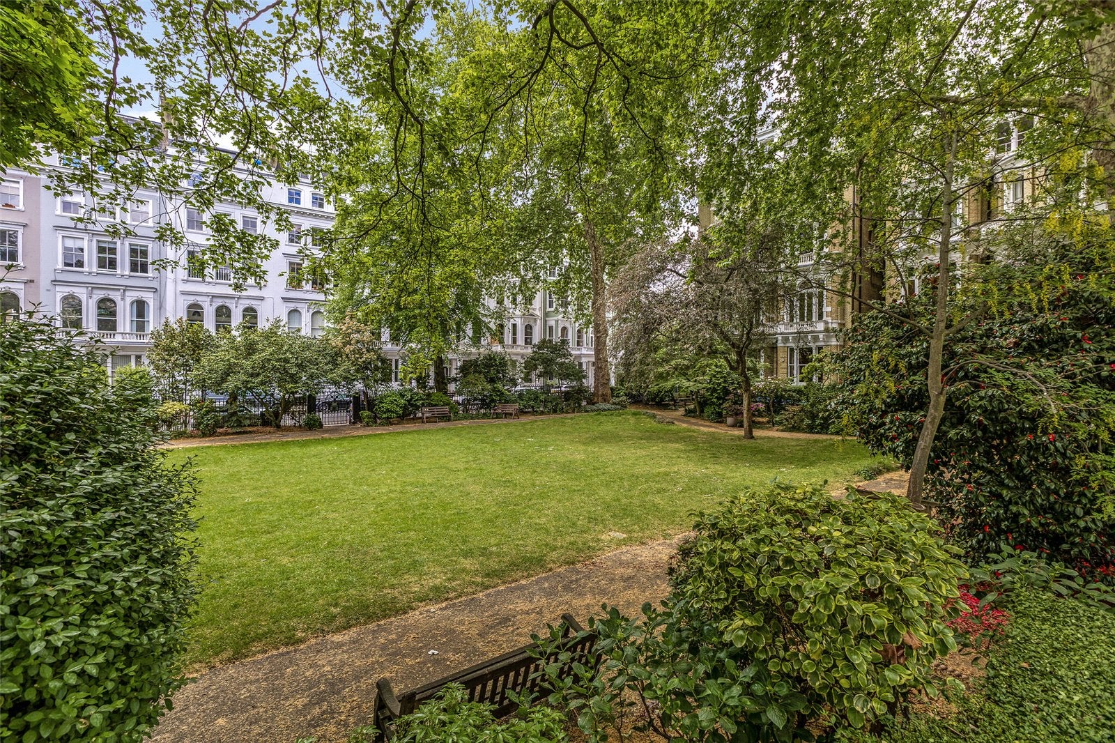 Flat Cornwall Gardens in Greater London
