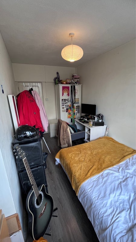 Room Bullards Place in Greater London