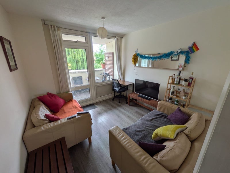 Room Bullards Place in Greater London
