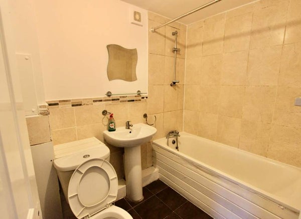 Flat Pickard Close in London