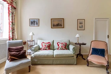 Flat Walpole Street in Greater London