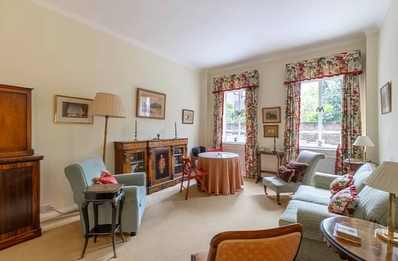 Flat Walpole Street in Greater London