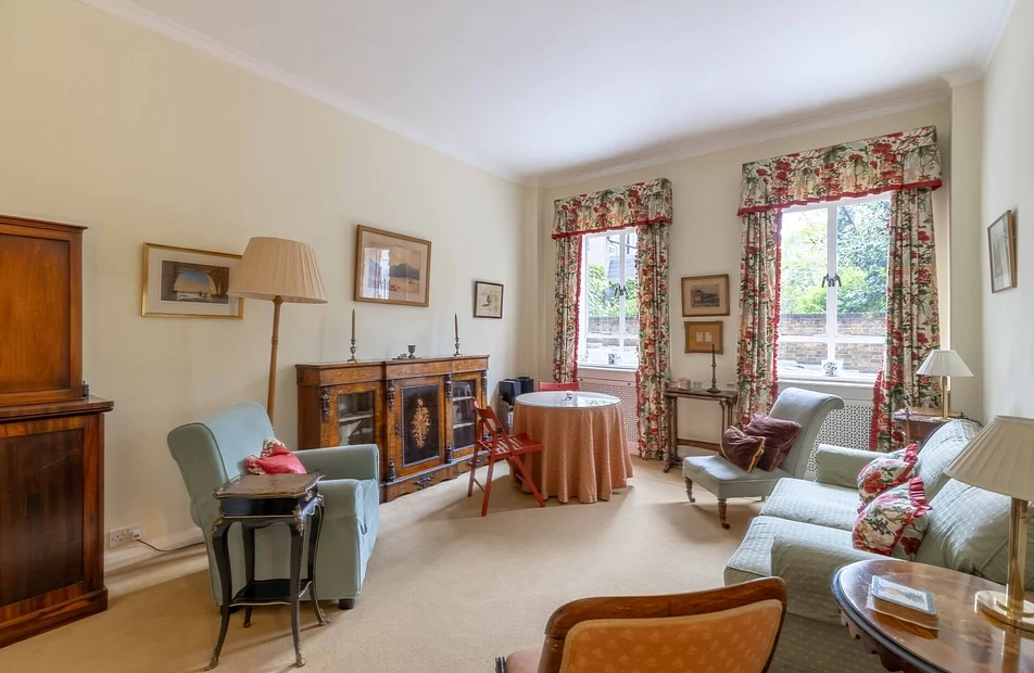 Flat Walpole Street in Greater London