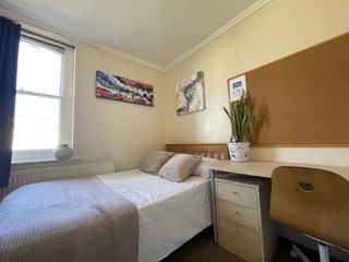 Room Stanley Road in Bristol