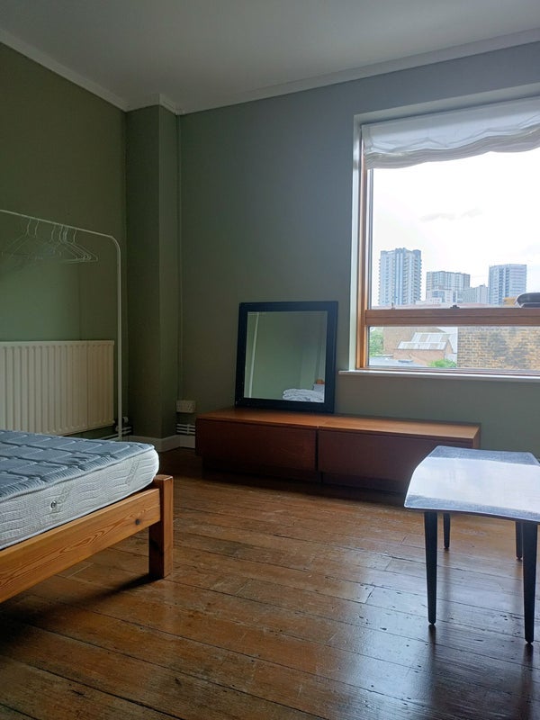 Room Brandon Street in Greater London