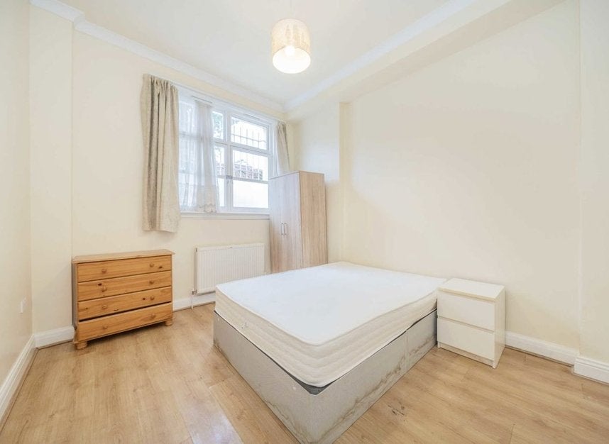 Flat Brighton Terrace in Greater London