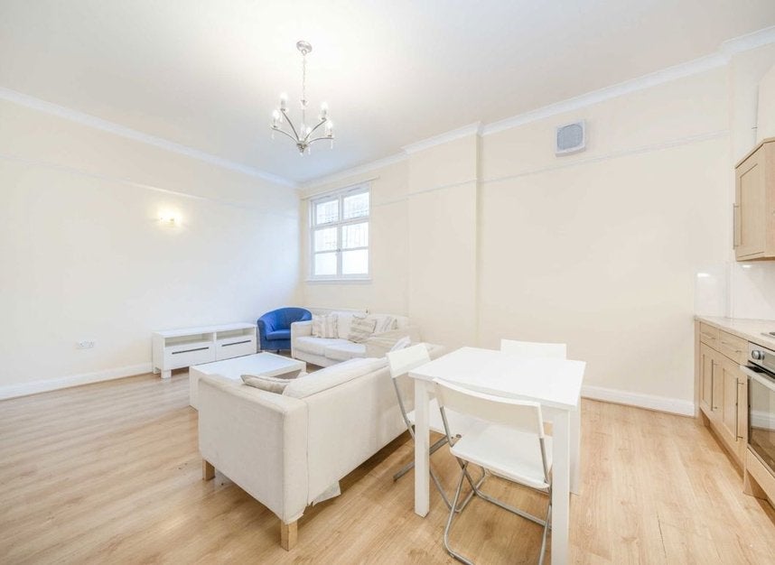 Flat Brighton Terrace in Greater London