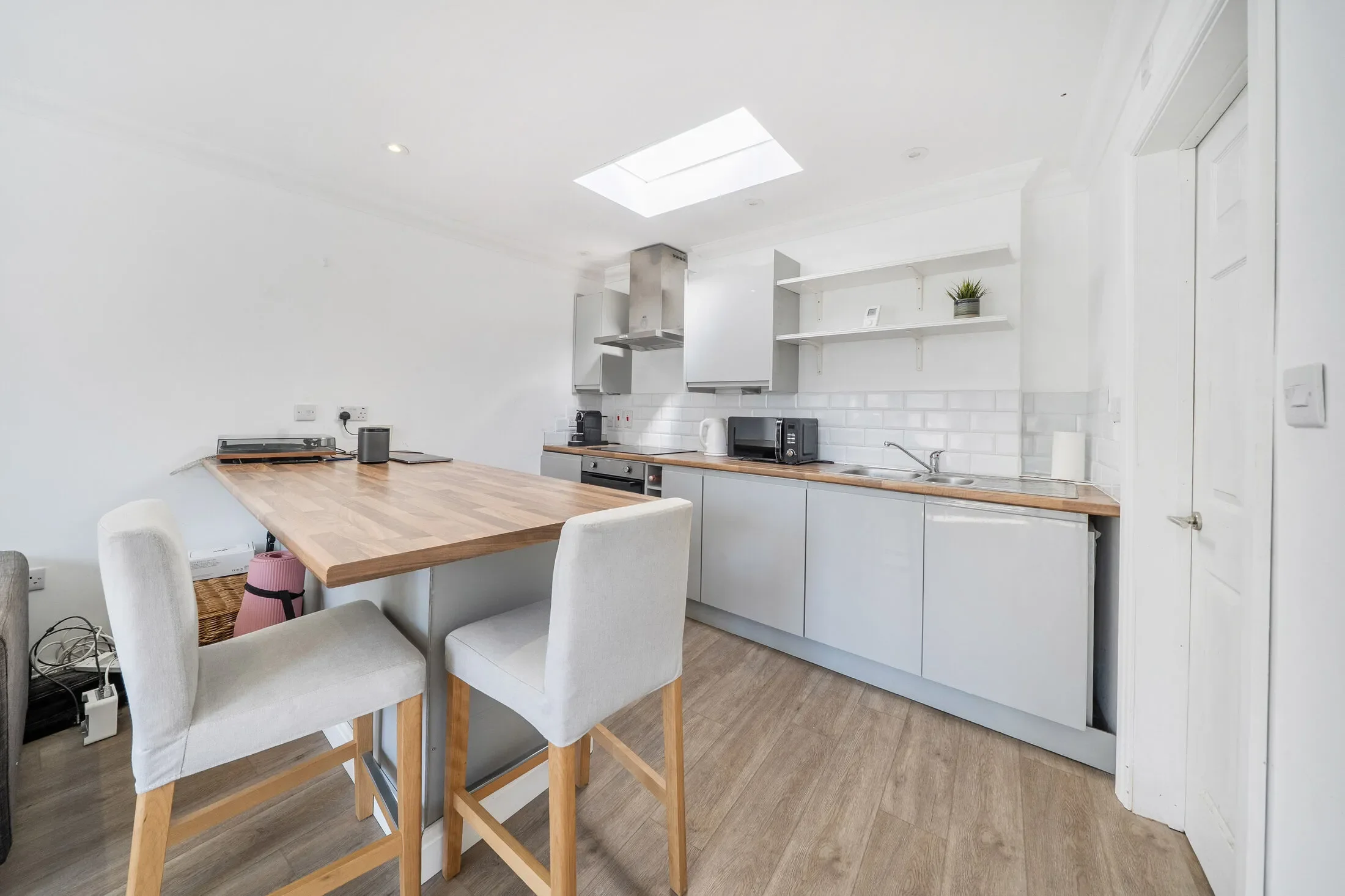 Flat Dornton Road in Greater London