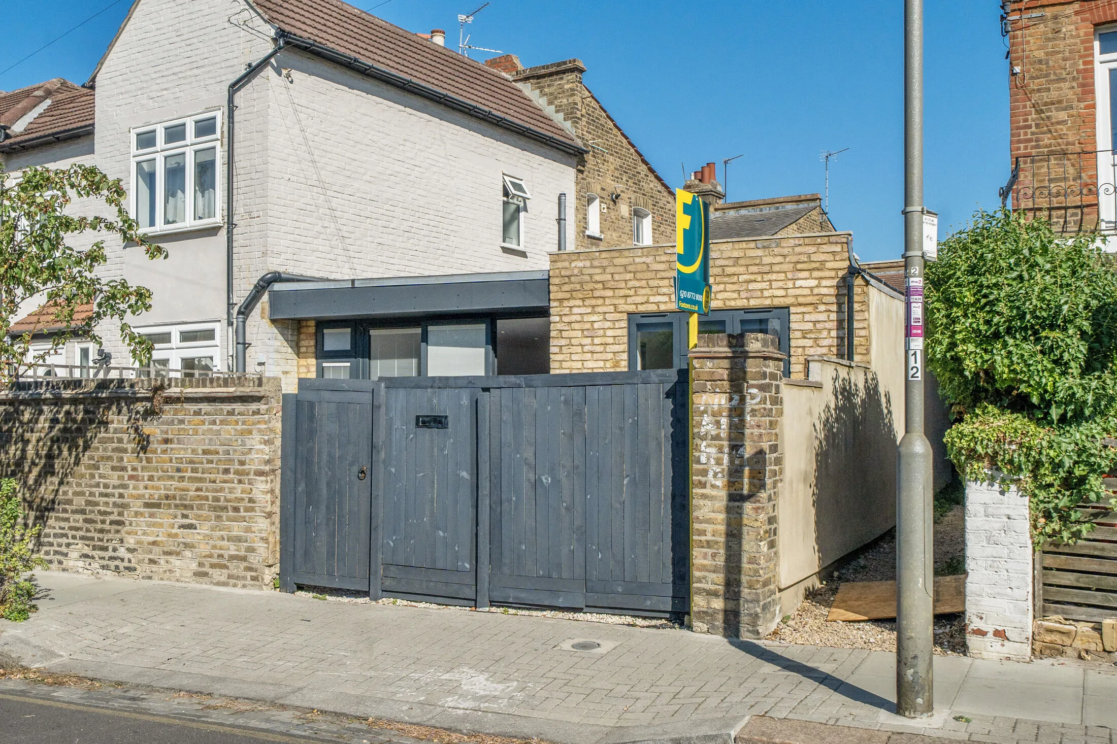 Flat Dornton Road in Greater London