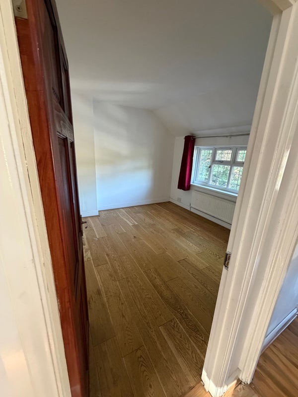 Room Brighton Road in Greater London