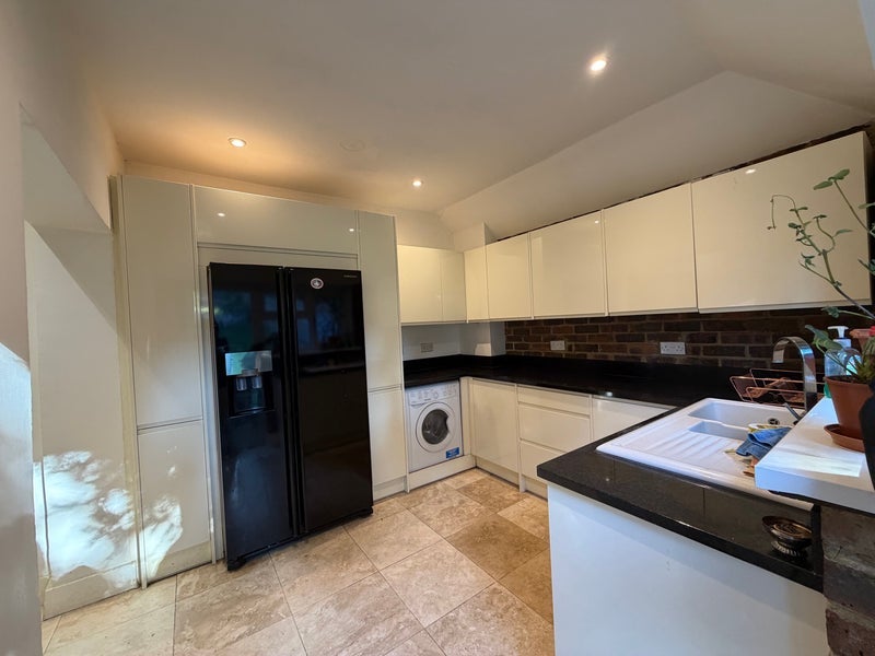 Room Brighton Road in Greater London