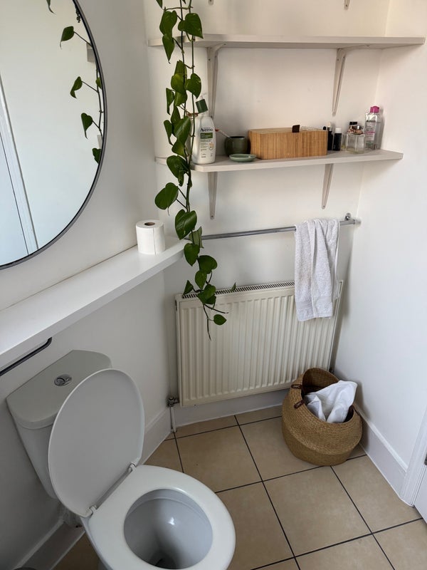 Room Essendine Road in City of Westminster