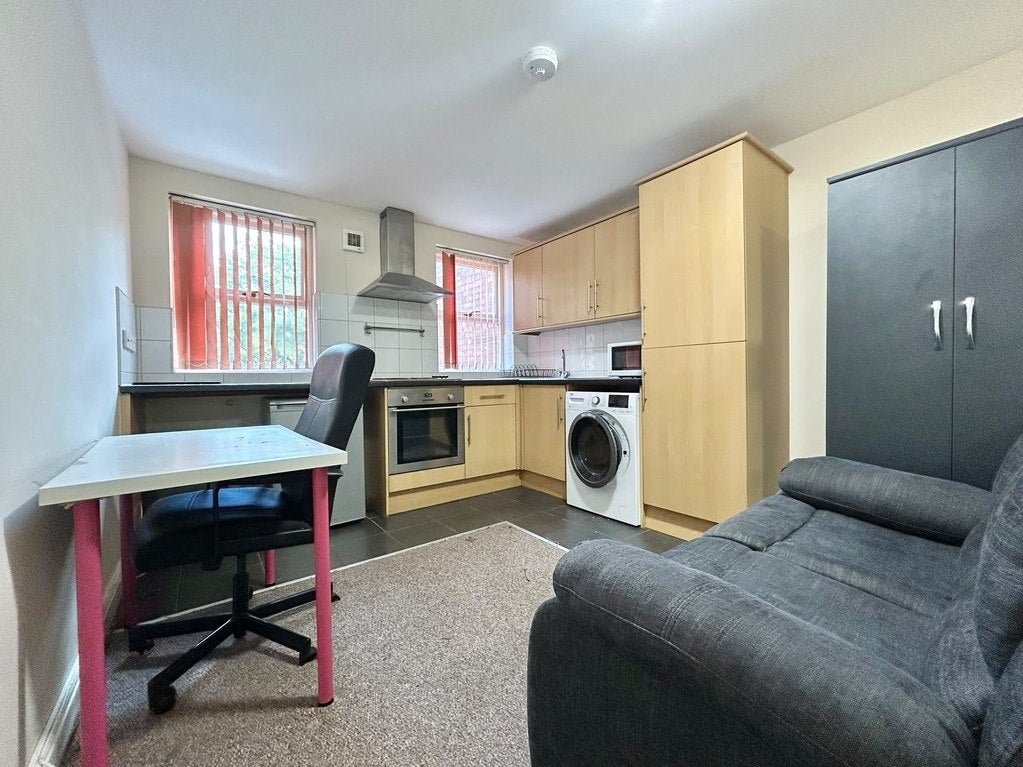 Flat Far Gosford Street in Coventry