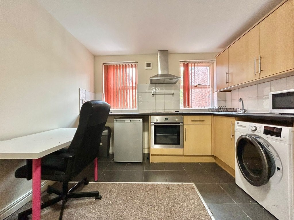 Flat Far Gosford Street in Coventry