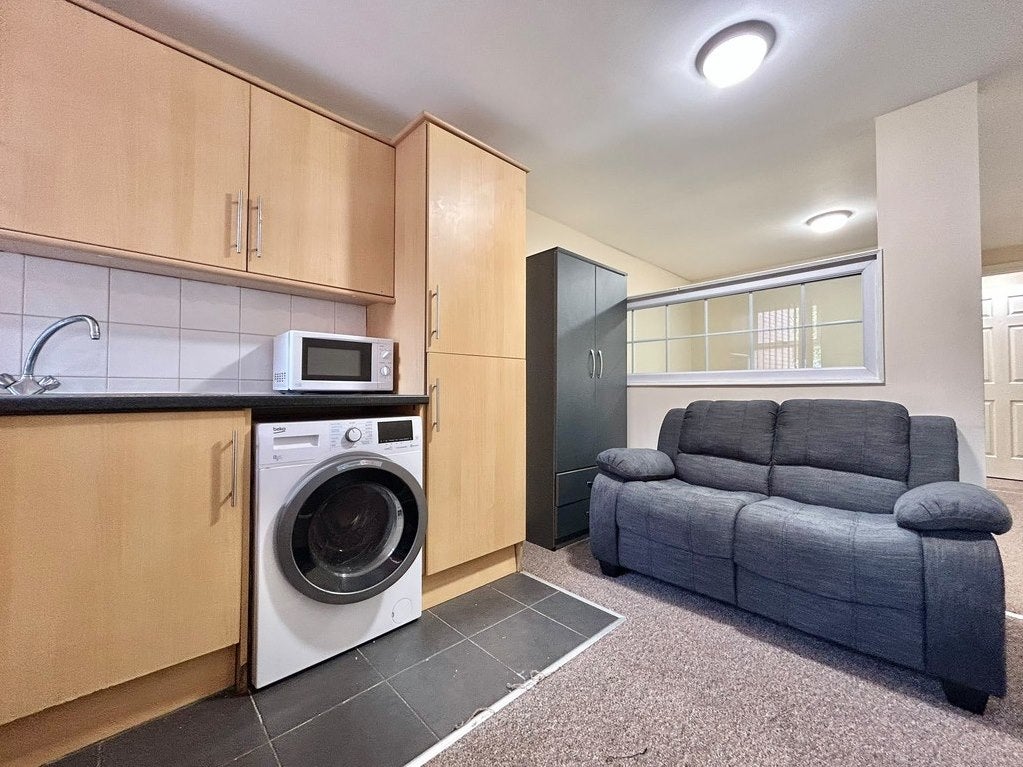 Flat Far Gosford Street in Coventry