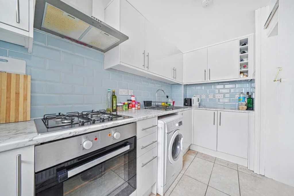Flat Eden Grove in Greater London