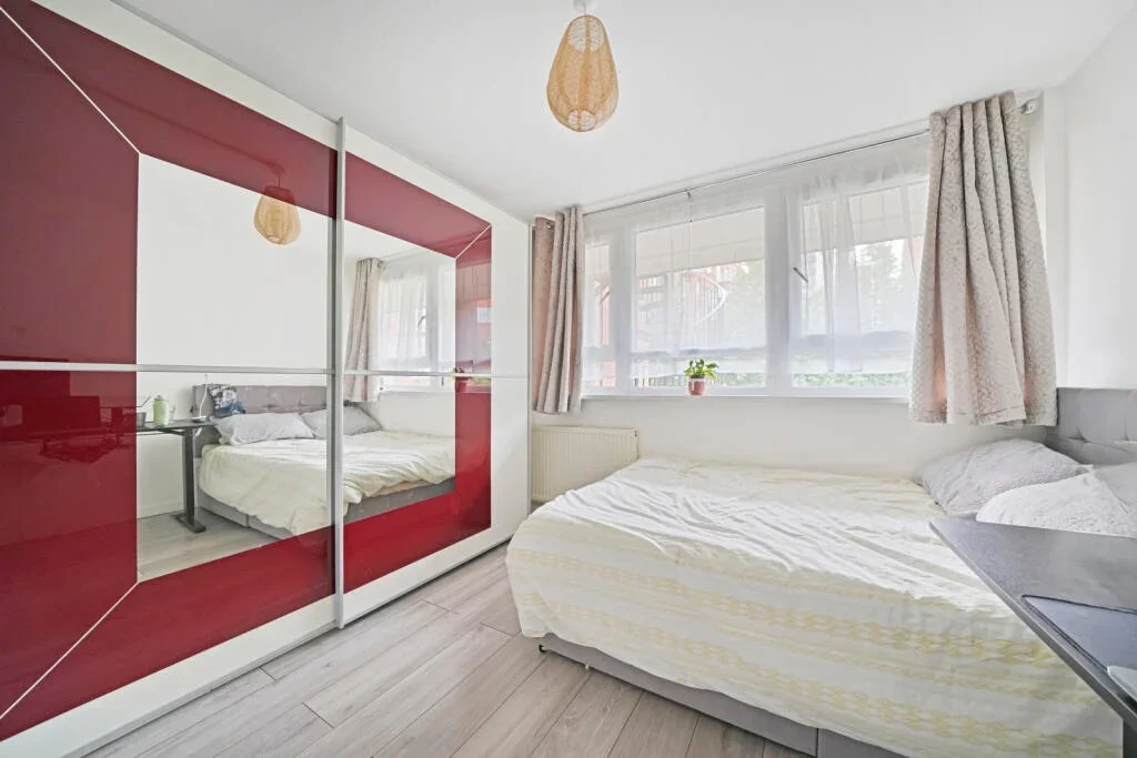 Flat Eden Grove in Greater London