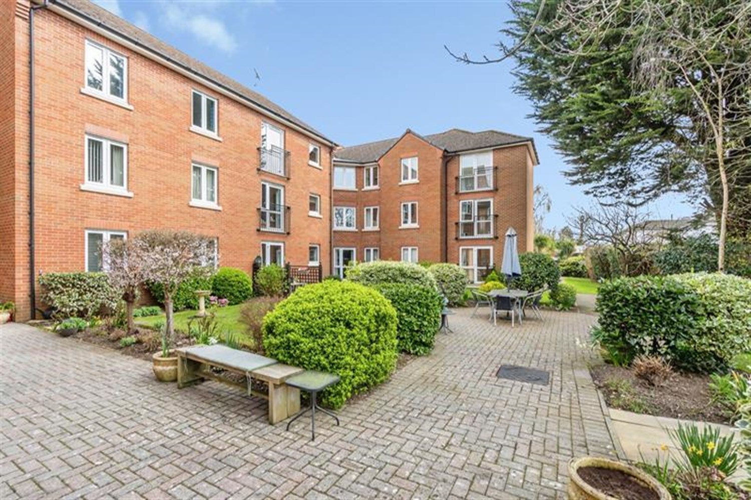 Flat South Bank in Chichester