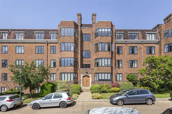 Flat Manor Fields in Greater London