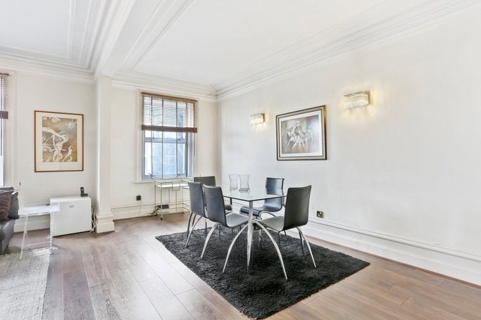 Flat Wilton Crescent in City of Westminster