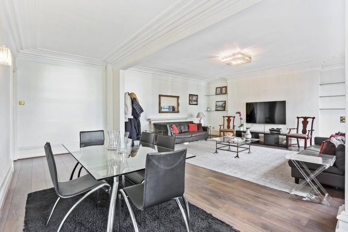 Flat Wilton Crescent in City of Westminster