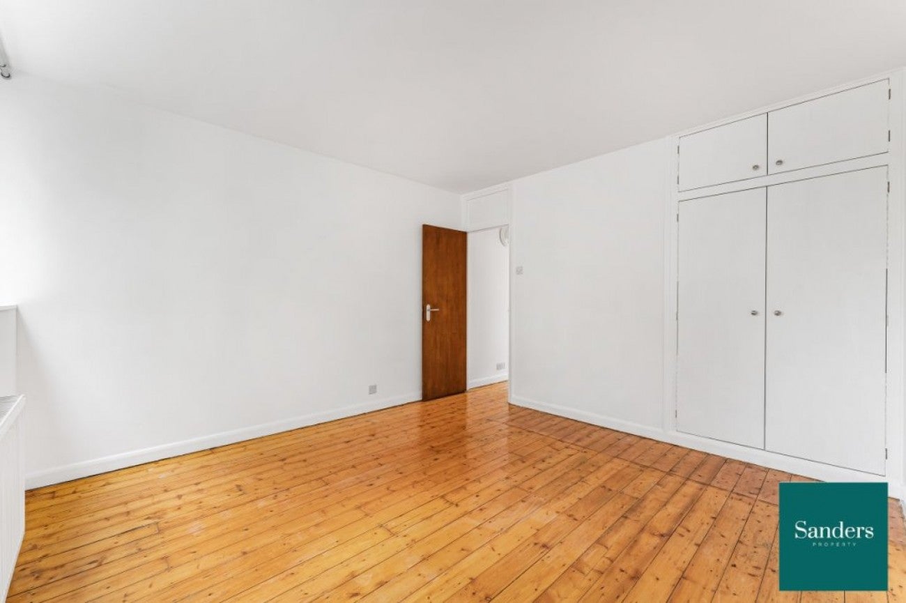 Flat Granville Park in Greater London