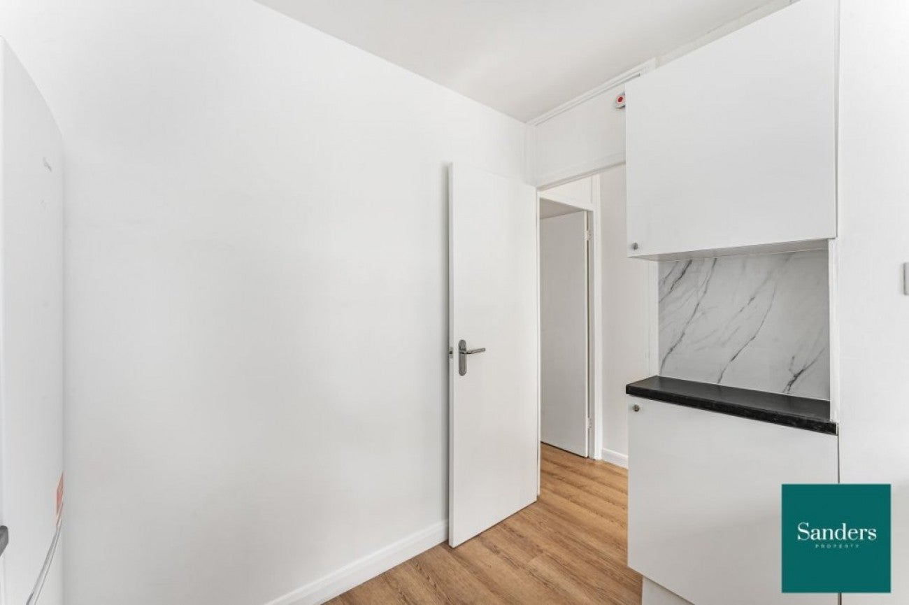 Flat Granville Park in Greater London