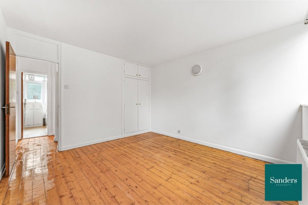 Flat Granville Park in Greater London