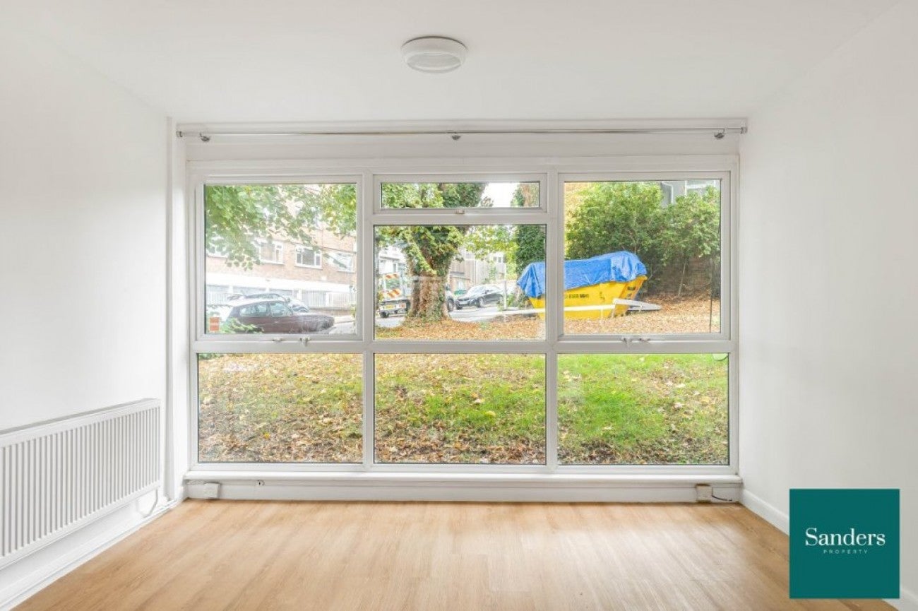 Flat Granville Park in Greater London