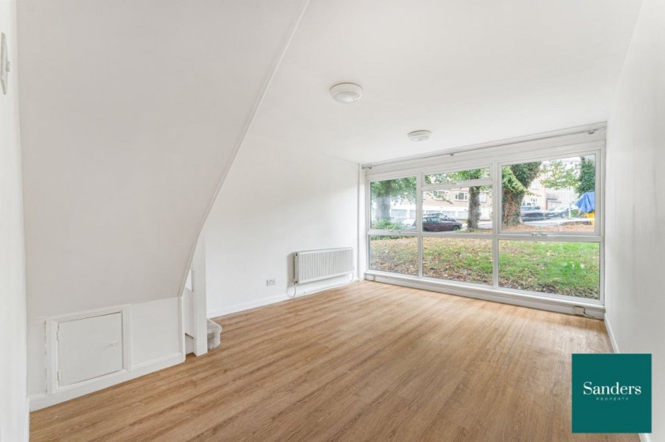 Flat Granville Park in Greater London