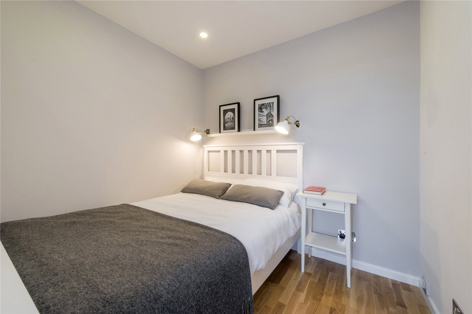 Flat Keswick Road in Greater London