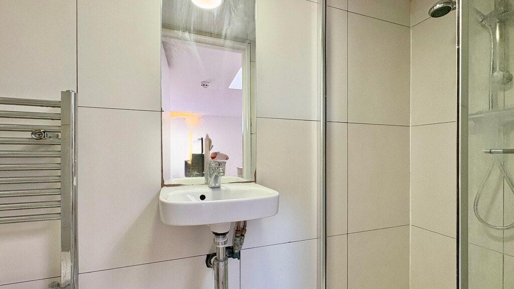 Room Elmer Gardens in Greater London