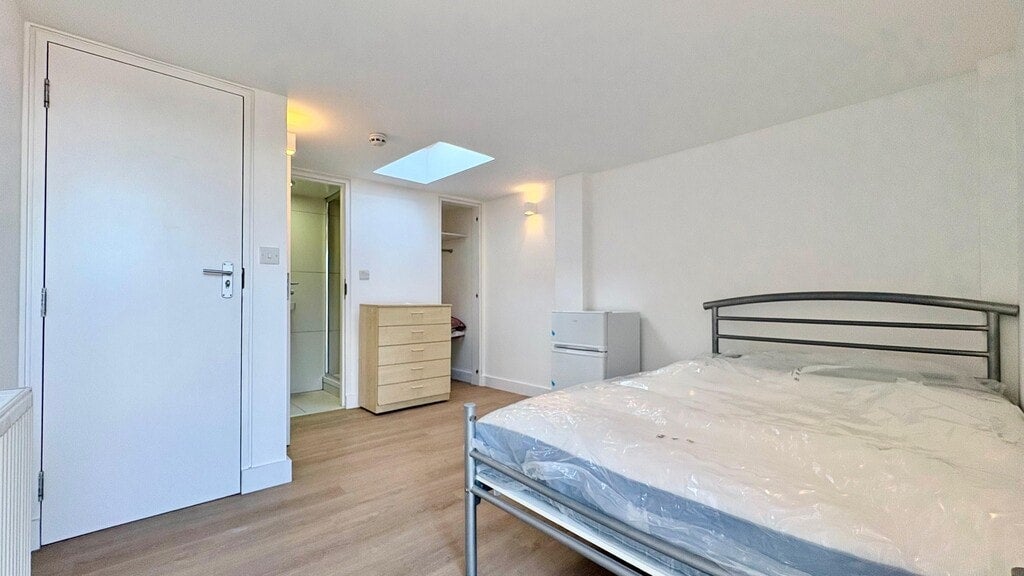 Room Elmer Gardens in Greater London