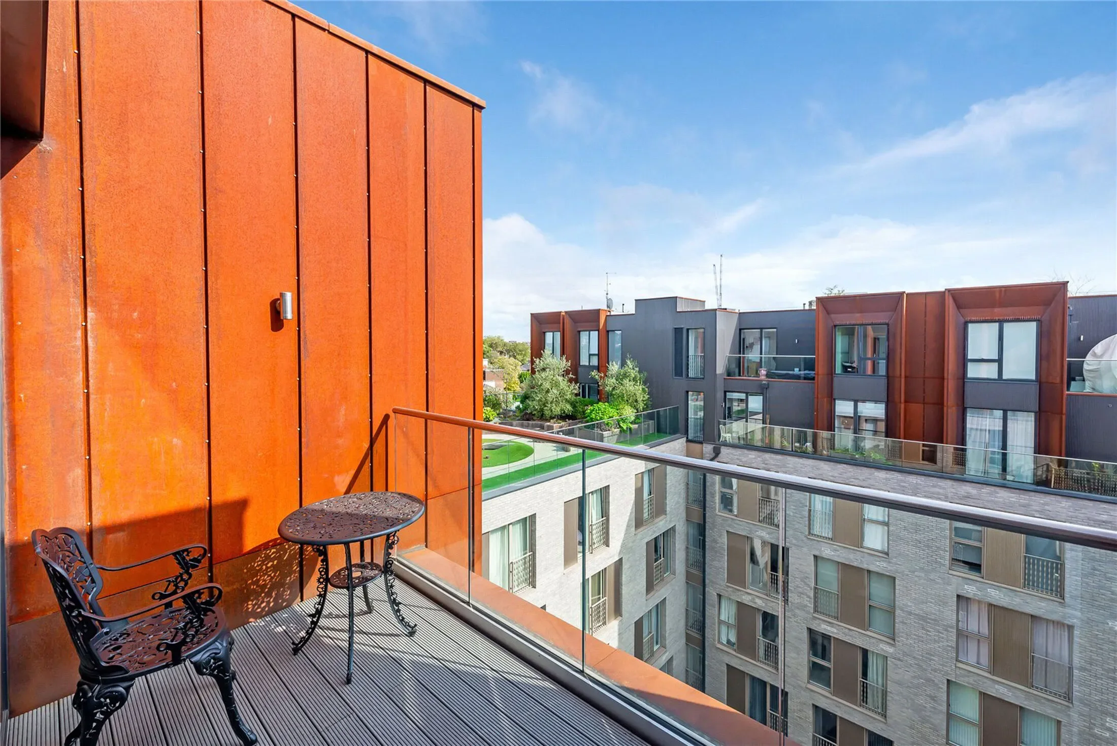 Flat Rochester Place in Greater London
