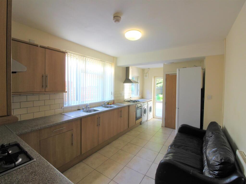 Room Colum Road in Cardiff
