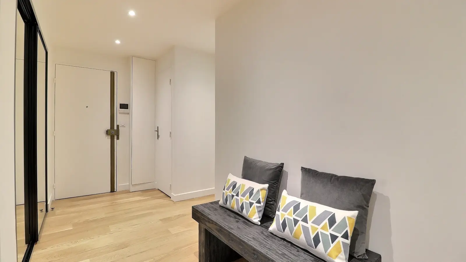 Flat Rue de la Chine in Paris