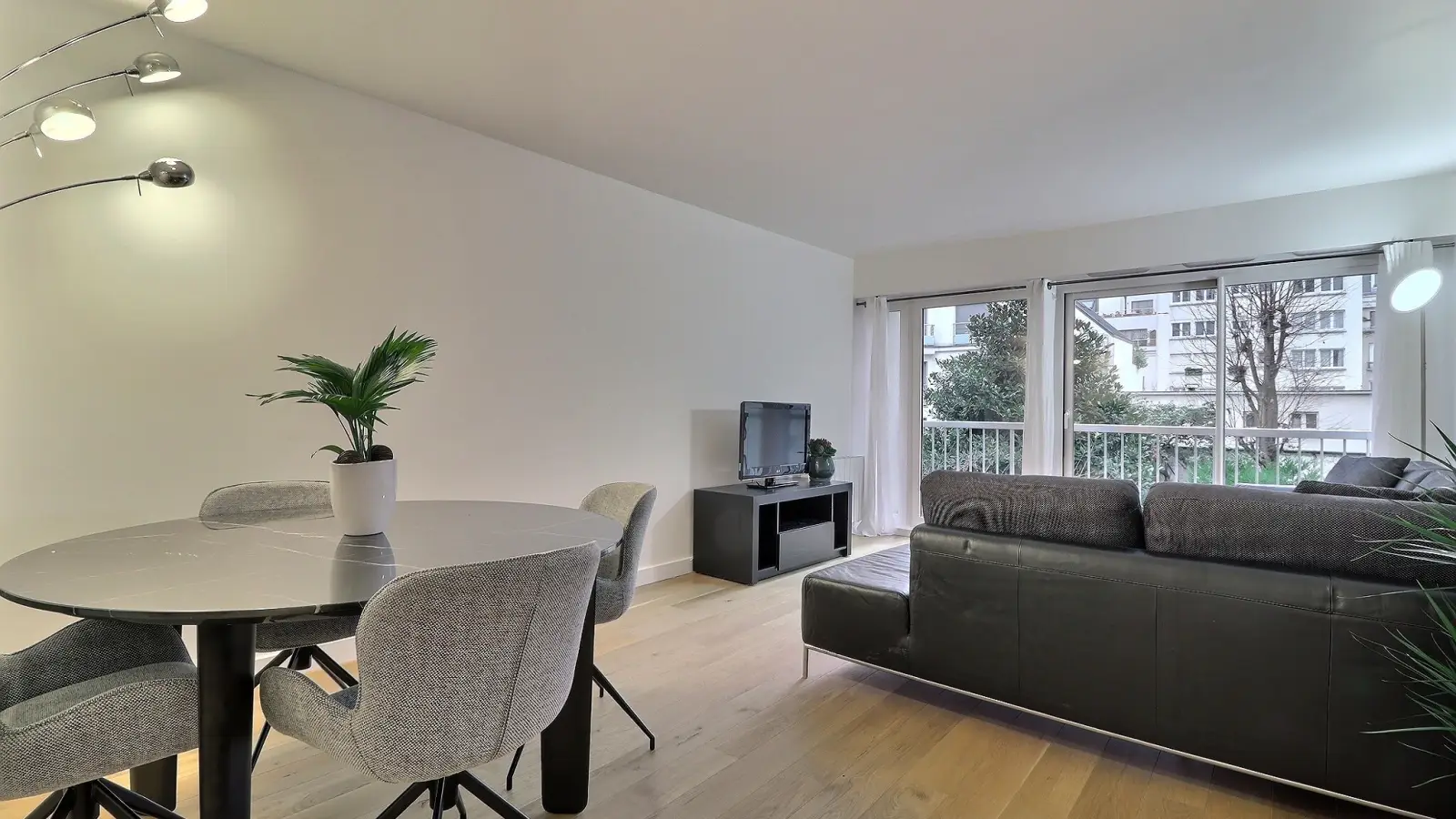 Flat Rue de la Chine in Paris