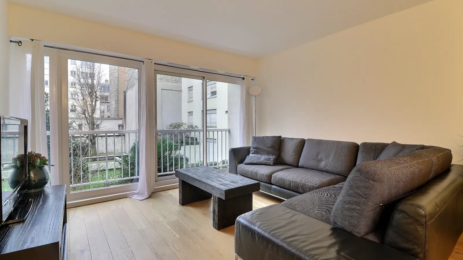 Flat Rue de la Chine in Paris