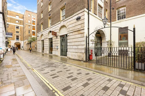 Flat New Street in City of London