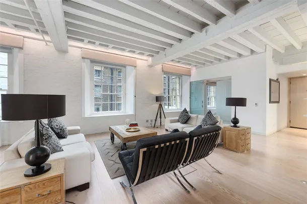 Flat New Street in City of London