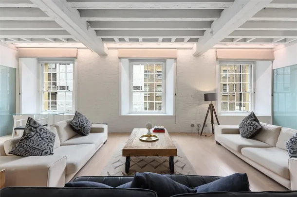 Flat New Street in City of London