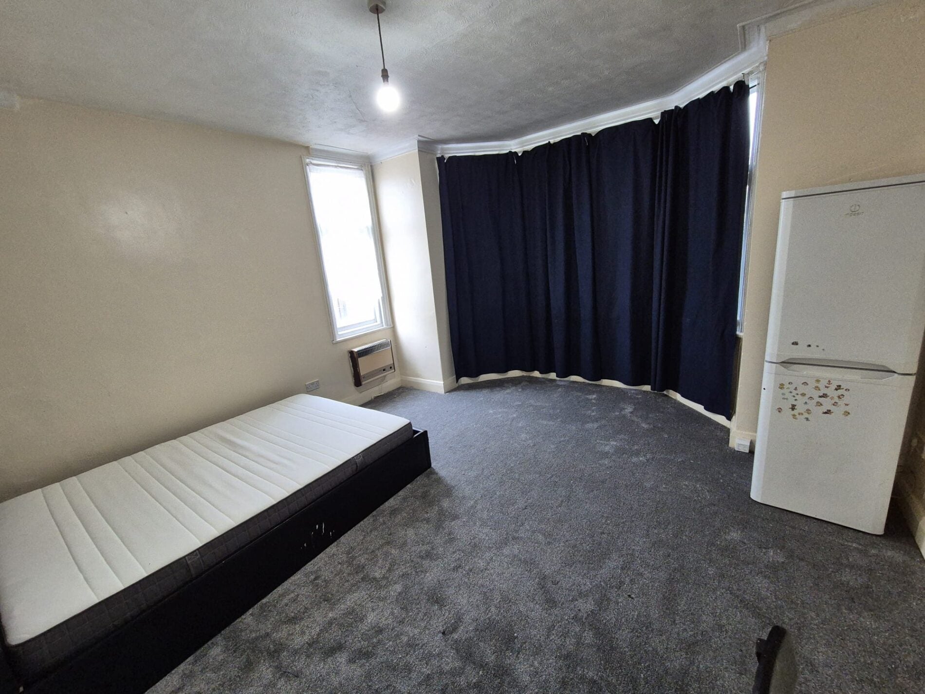 Flat Southfield Park in Greater London