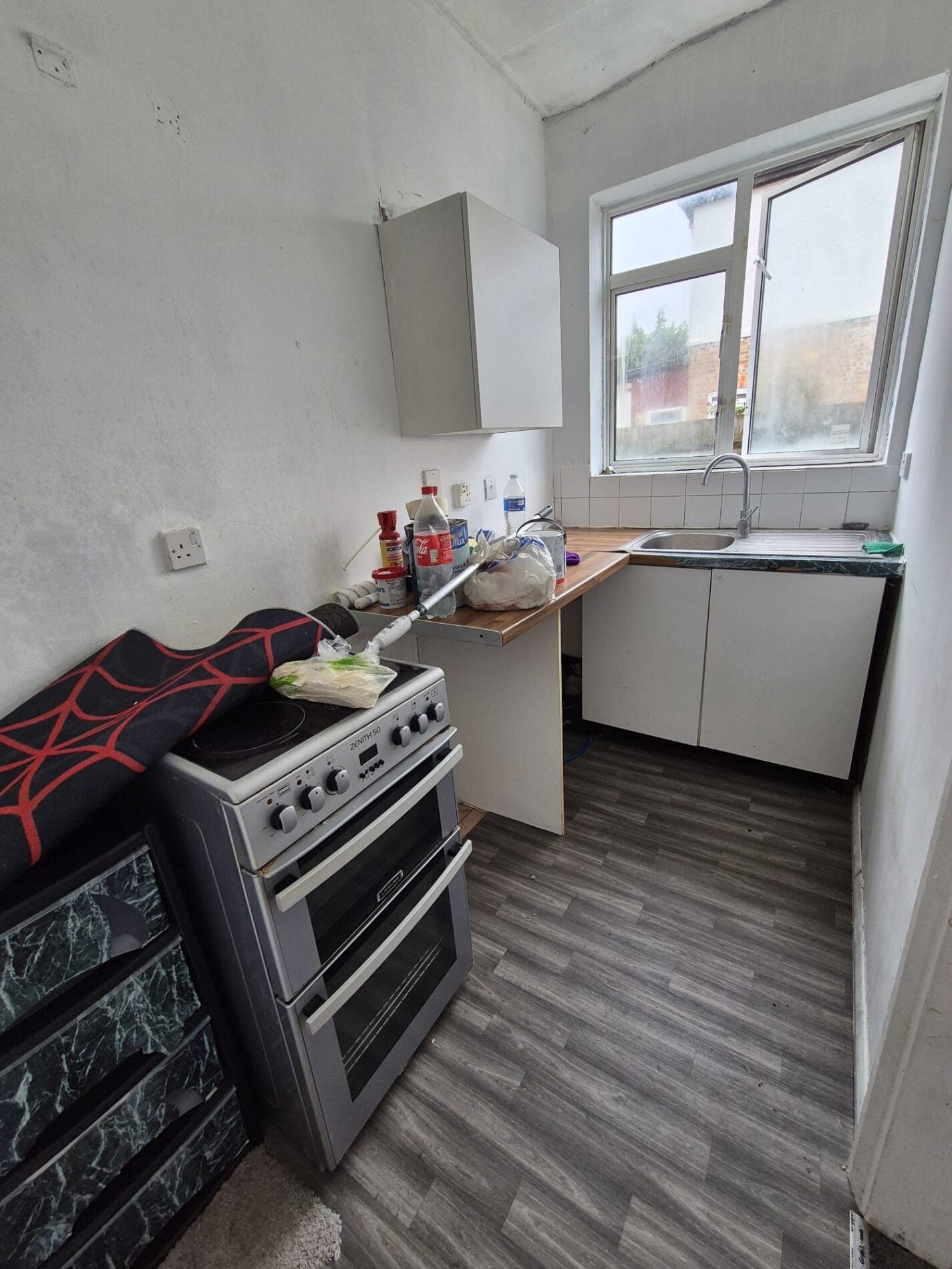 Flat Southfield Park in Greater London