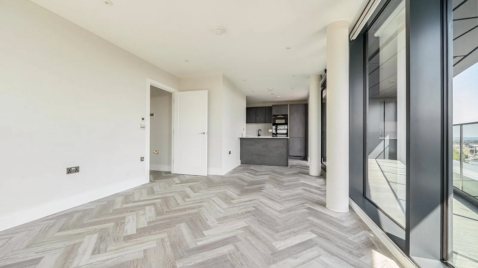 Flat Whistler Drive in Greater London