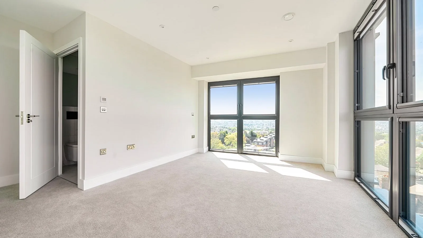 Flat Whistler Drive in Greater London