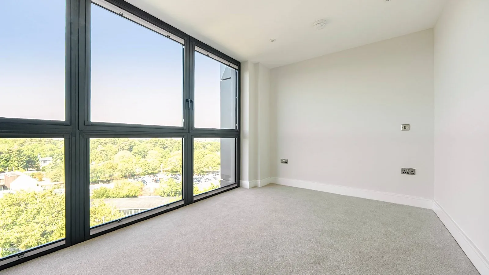 Flat Whistler Drive in Greater London