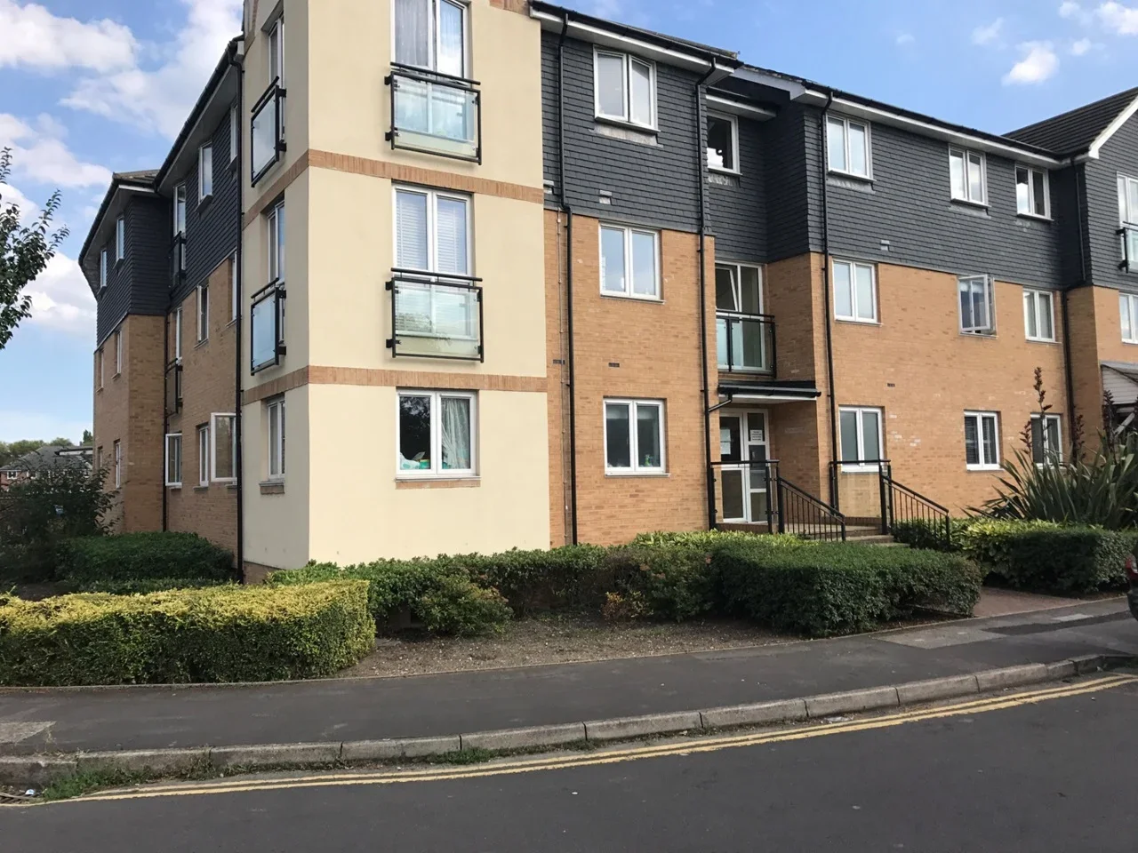 Flat Wapshott Road in Borough of Runnymede