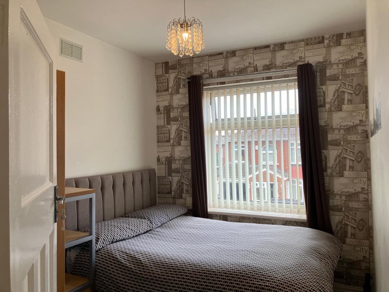 Room Middleton Avenue in Newcastle upon Tyne