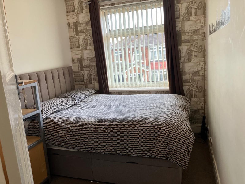 Room Middleton Avenue in Newcastle upon Tyne